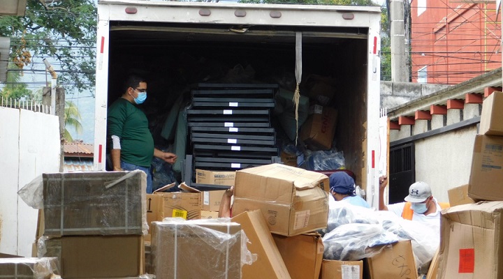 Fundación Manos Ayudando a Honduras entrega donación de insumos y 50 camas al Hospital Leonardo Martínez