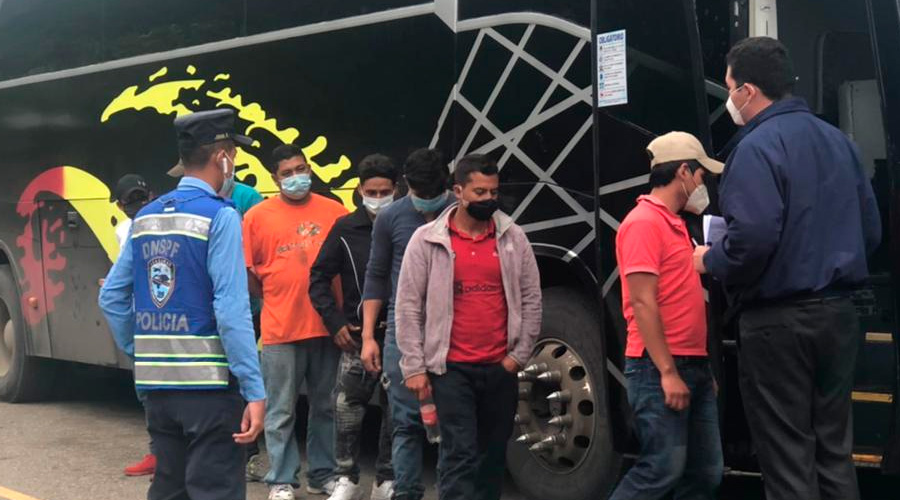Al menos 217 hondureños que integraban la caravana han sido retornados desde Guatemala
