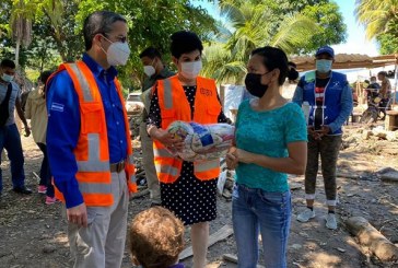 Gobierno hace masiva entrega de ayuda humanitaria a familias de Pimienta afectadas por tormentas Eta e Iota