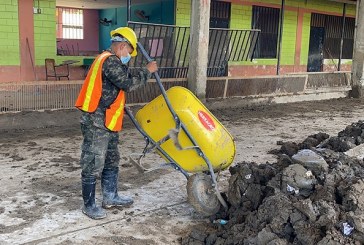FFAA se unen a labores de limpieza de casas, centros de educación y de salud en Chotepe