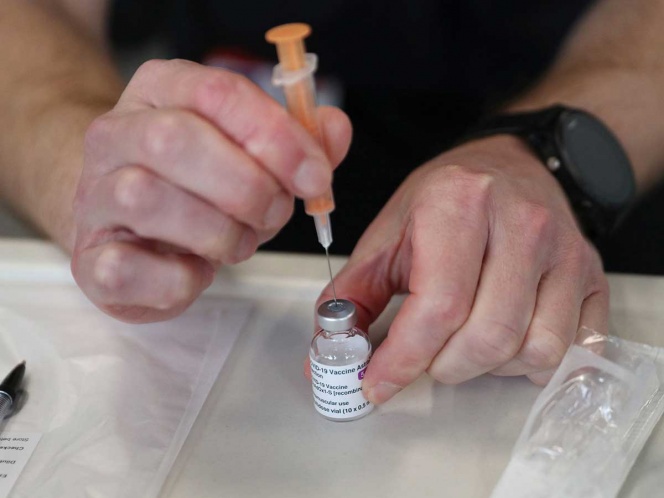 AstraZeneca anuncia que trabaja en una versión modificada de vacuna para variante sudafricana de covid-19