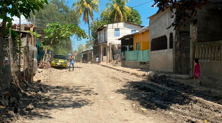 Fuerzas Armadas se unen a limpieza de viviendas en barrios y colonias de Chamelecón