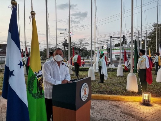 En el Día de las Américas: ceremonia de izamiento de Pabellones de países amigos en Plaza de las Banderas 