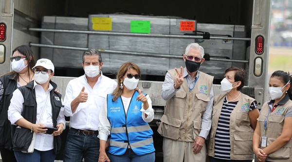Llega primer lote de vacunas al IHSS para inocular a fuerza laboral de Honduras