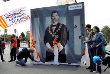 El Rey Felipe de España es abucheado en su visita a Barcelona