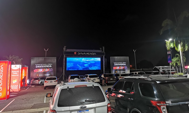 Ahora los sampedranos pueden ver su película favorita en autocinema