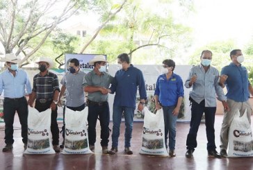 Presidente Hernández entrega 66.432 sacos de fertilizantes a 10.860 caficultores de Lempira