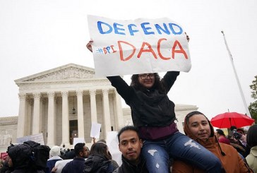 Juez de EEUU declara ilegal el programa DACA que daba beneficios a inmigrantes y suspende nuevas solicitudes
