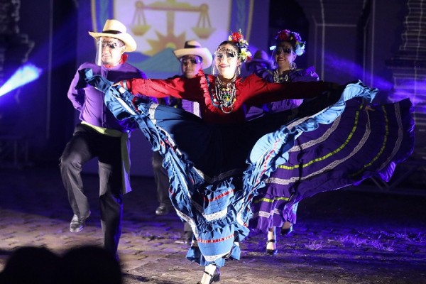 Exaltan riqueza natural y diversidad cultural catracha en video mapping edición Bicentenario
