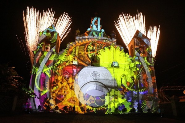 Exaltan riqueza natural y diversidad cultural catracha en video mapping edición Bicentenario