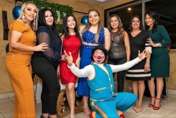 Festejo de graduación en honor Monserrath Flores Rodas