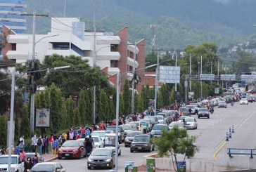 Miles de hondureños madrugan y convierten la Vacunatón en un gran éxito