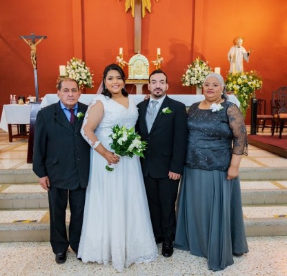 La boda de Isis García y Alberto Carazo: un amor que unió las aulas universitarias