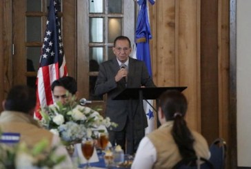 Alcaldía de McAllen ofreció reconocimiento a la primera dama por su interés en favor de los migrantes hondureños
