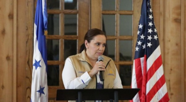 Alcaldía de McAllen reconoce trabajo de la primera dama por su apoyo en favor de los migrantes hondureños