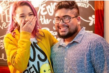 Reaparece la ex académica Angie Flores junto a Manu Martínez y encienden las redes