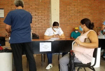 Salud recomienda a mujeres embarazadas vacunarse contra la covid-19