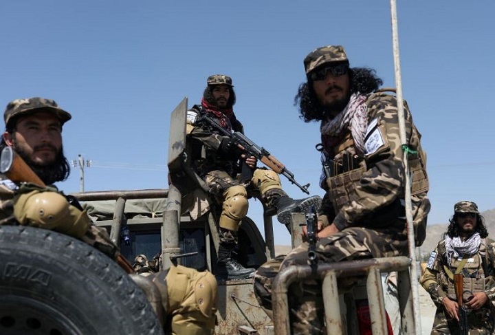 Unión Europea acusa a talibanes de incumplir promesa de gobierno inclusivo