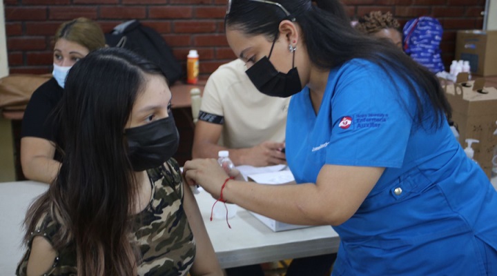 Salud y Educación proyectan inmunizar a 64.000 estudiantes contra la covid-19 en Cortés