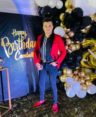 Alegre celebración de cumpleaños en honor a Alexander Enamorado