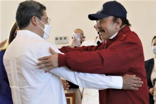 Presidentes Hernández y Daniel Ortega firman Tratado Integracionista del Bicentenario