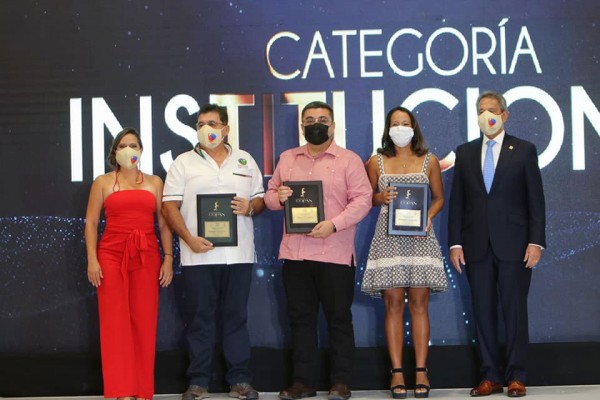 Por su aporte al turismo: Hotel San Lucas y ambientalista Lloyd Davidson ganan Premios Copán Bicentenario