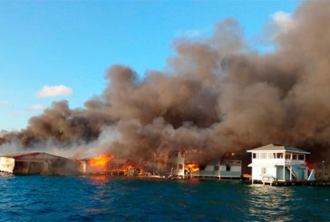 Al menos 126 casas resultaron totalmente arrasadas por las llamas en Guanaja