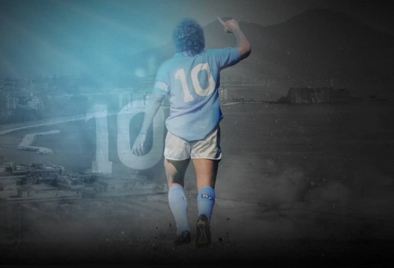 Maradona fue homenajeado por el Napoli y sus hinchas con una estatua en su honor frente al estadio