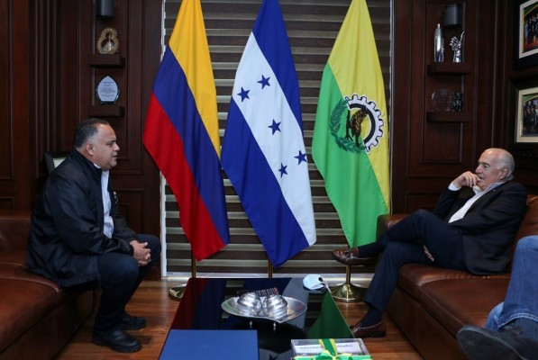 Ex presidente de Colombia Andrés Pastrana declarado visitante distinguido de San Pedro Sula