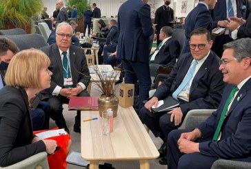 Hernández pide incorporación del Reino Unido al BCIE, para que aporte recursos contra el cambio climático