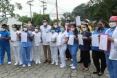 Inician entrega de nombramientos permanentes a trabajadores de salud en San Pedro Sula