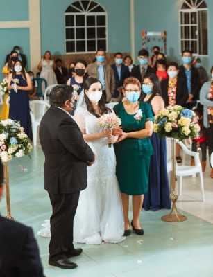 Wilson Aguilar y Bianca Caballero: una romántica boda a 12 grados en La Esperanza, Intibucá