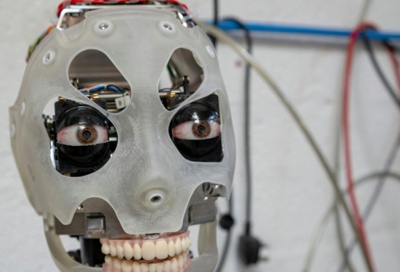 Un robot con rostro humano gesticula de forma tan realista que “asusta” a sus propios creadores