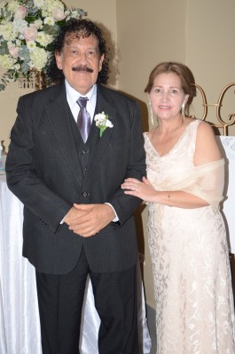 Belizario y Ana Vanessa reafirman su amor con un ‘Sí, acepto’ ante Dios
