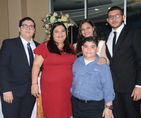 Belizario y Ana Vanessa reafirman su amor con un ‘Sí, acepto’ ante Dios