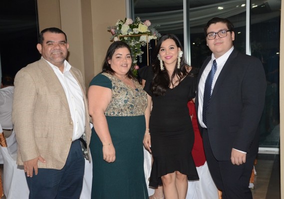 Belizario y Ana Vanessa reafirman su amor con un ‘Sí, acepto’ ante Dios