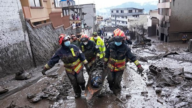 Se contabilizan 22 muertos y decenas de heridos tras deslave en Ecuador