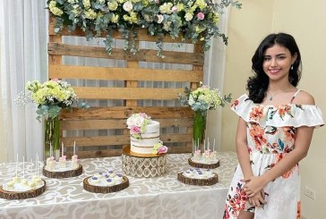 Katherine Diecke celebra el sacramento de la confirmación