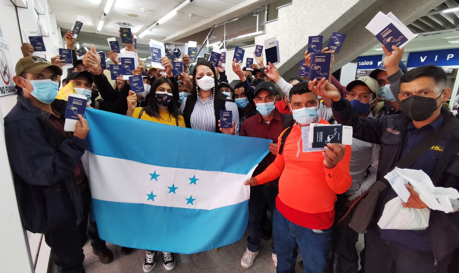 Grupo de hondureños viajan a trabajar legalmente en España