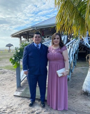 La boda de Roberto y Carlota… única y diferente teniendo como testigo las olas del mar