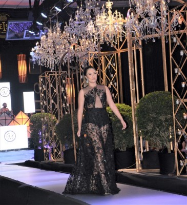 Belleza, glamur y elegancia en la pasarela del Fashion Show 2022 de la EIS