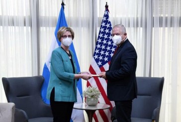 Cancillería recibe Copias de Estilo de la nueva Embajadora de EEUU, Laura Farnsworth Dogu