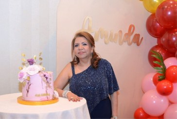 Celebrando el cumpleaños de Aminda Escoto