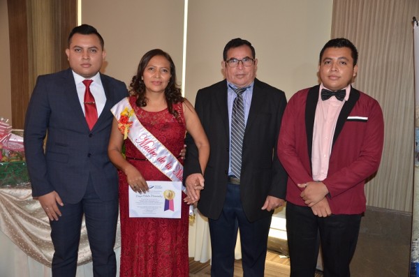 AHM premia y exalta a la Madre de la Maquila 2022