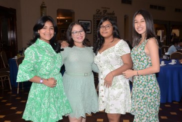Juniors de la Saint Paul Academy ofrecen agasajo a seniors 2022