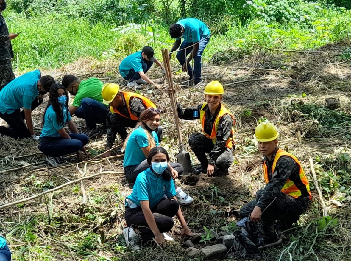 Realizan jornada de reforestación en el sector Río Blanco de San Pedro Sula