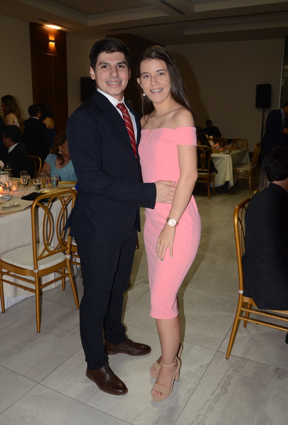 Ángela María y Arnold Geovany se unen en matrimonio civil