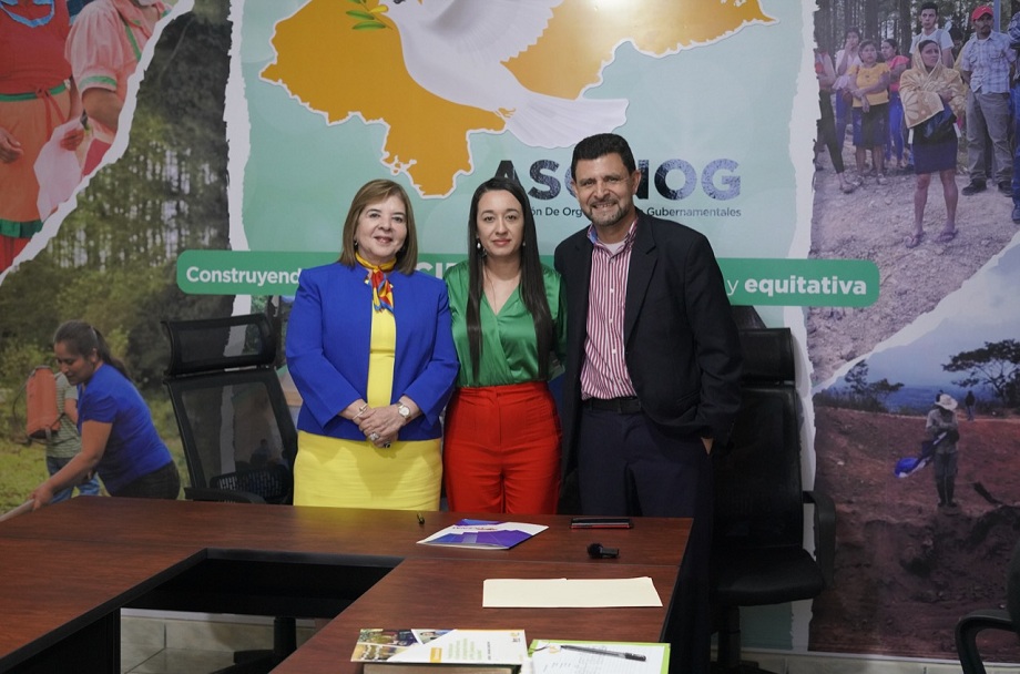 UCENM firma importante convenio de cooperación con ASONOG en Santa Rosa de Copán