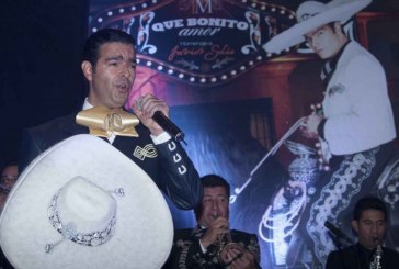 Pablo Montero recibe abucheos porque nuevamente se le olvidó el Himno Nacional