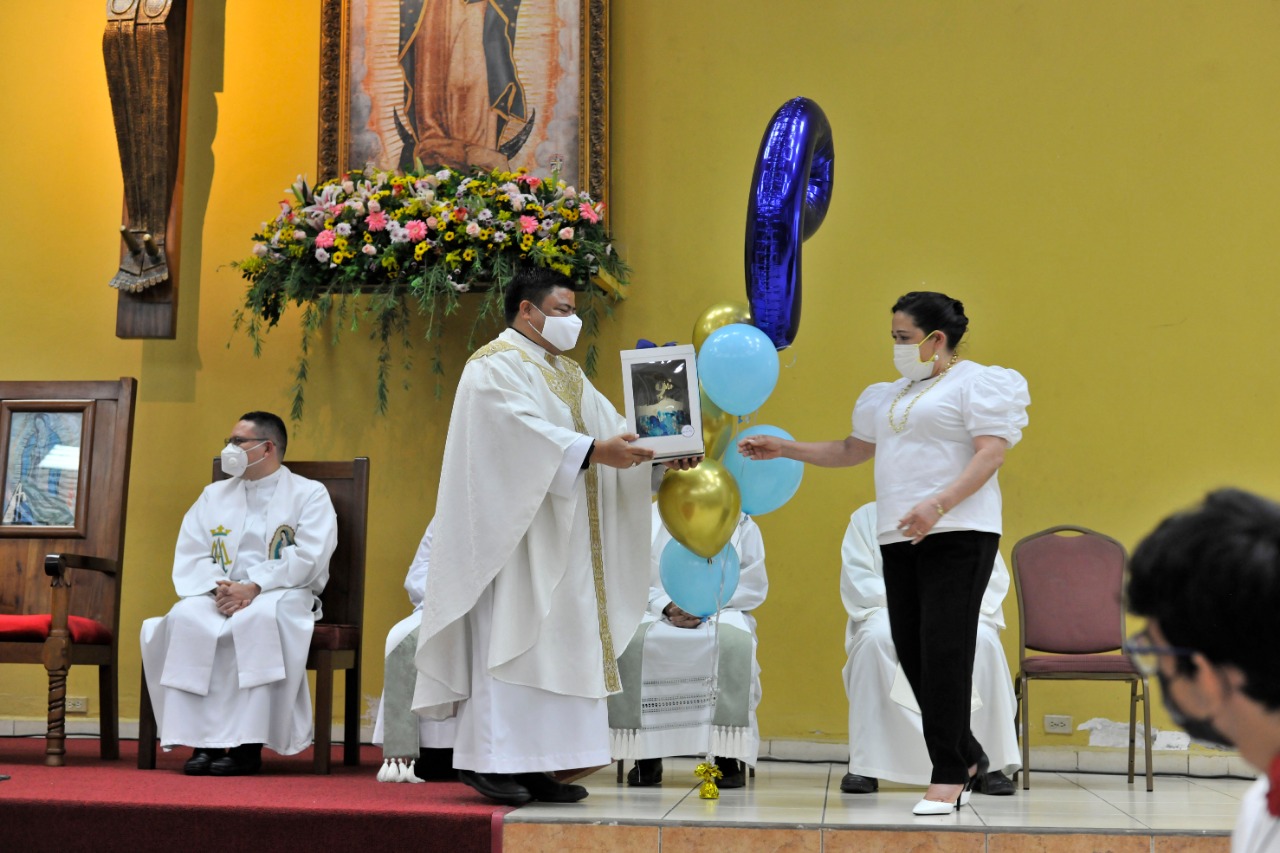 9 Aniversario de ordenación sacerdotal del padre Luis Amador